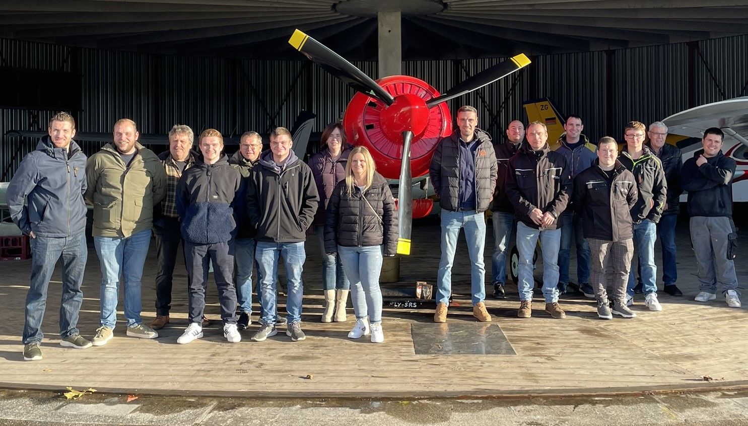 GruppenbildFlugplatz